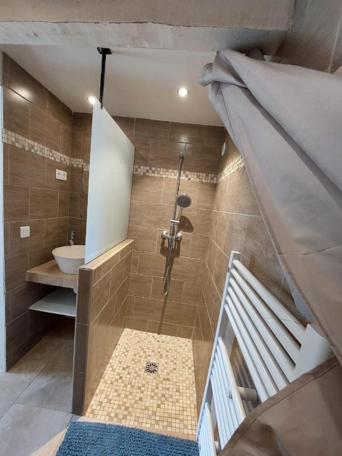 Logement D'Exception Pres Du Colorado Provencal Dans Une Residence Au Calme Avec Piscine Offrant Une Vue Imprenable Sur Le Luberon Depuis Sa Terrasse Viens Kültér fotó