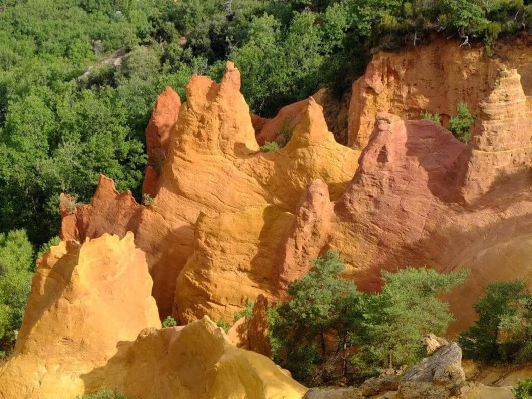 Logement D'Exception Pres Du Colorado Provencal Dans Une Residence Au Calme Avec Piscine Offrant Une Vue Imprenable Sur Le Luberon Depuis Sa Terrasse Viens Kültér fotó